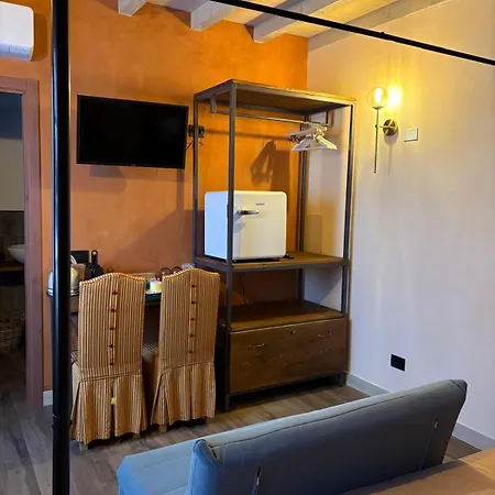 La Canonica Con Piscina A Padernello Pensionat 3*