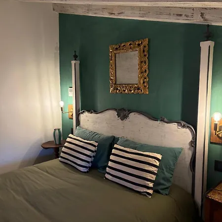 La Canonica Con Piscina A Padernello Guest house